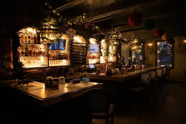 Tiffany's Bar & Bistro photo 4