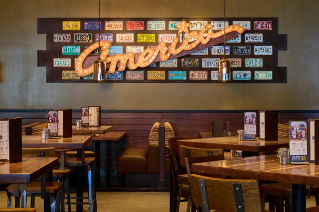 Lazy Dog Restaurant & Bar: LA Live photo 3