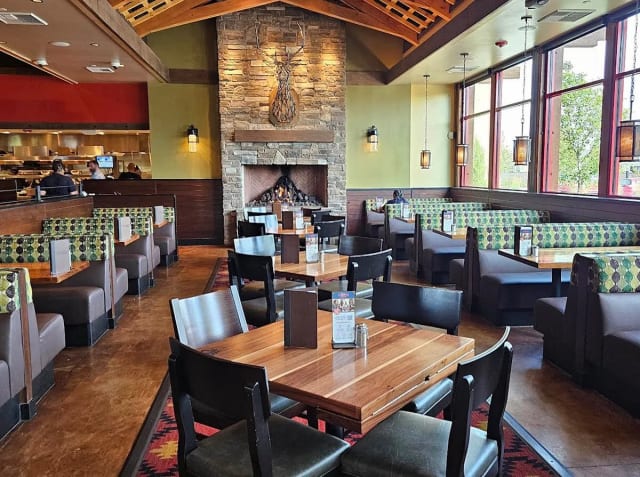 Lazy Dog Restaurant & Bar: Oak Brook photo 2