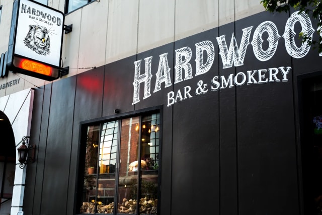 Hardwood Bar & Smokery photo 2