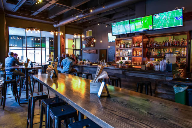 Hardwood Bar & Smokery photo 5