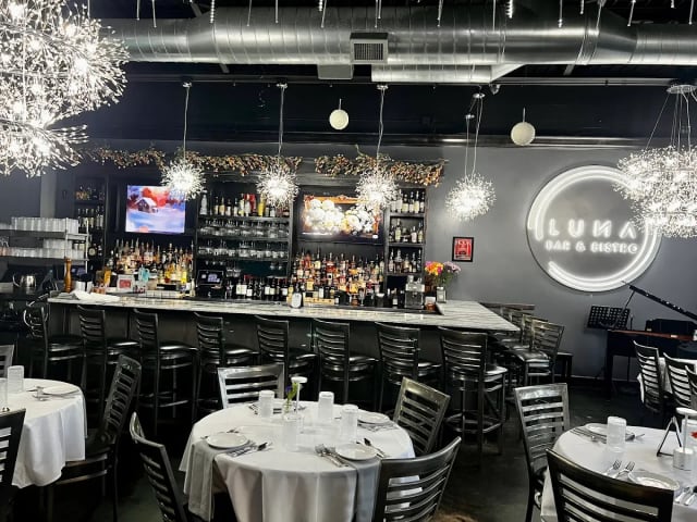 Luna Bar & Bistro photo 4