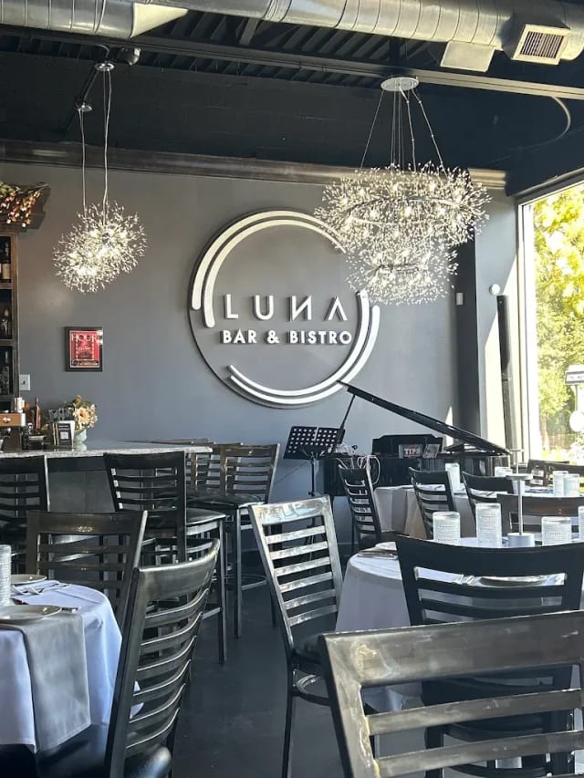 Luna Bar & Bistro photo 5
