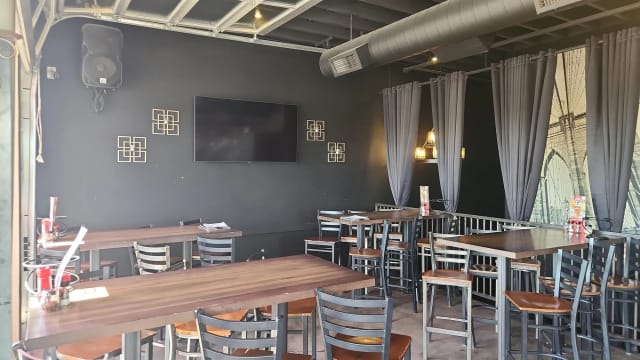 Parry's Pizzeria & Taphouse: Northglenn photo 2