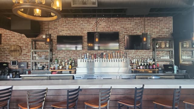 Parry's Pizzeria & Taphouse: Northglenn photo 1