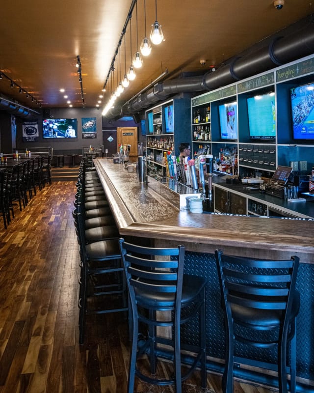 Olde City Cheesesteaks & Brew: Nomad photo 4