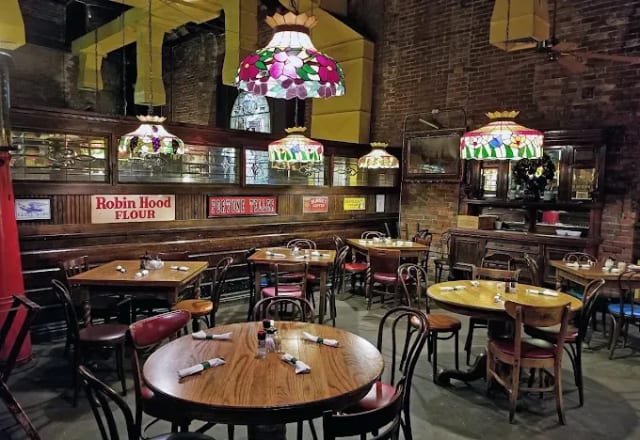 The Spaghetti Warehouse: Columbus photo 5