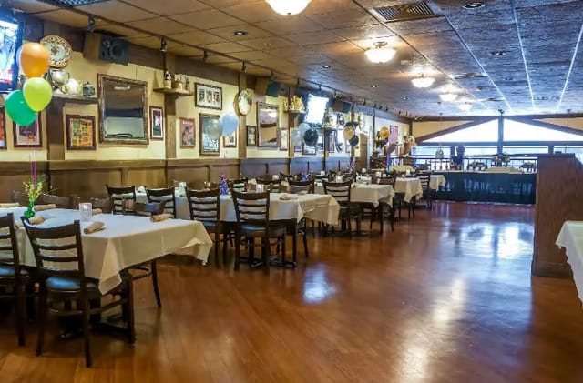 Moretti's Ristorante and Pizzeria - Edison Park photo 4