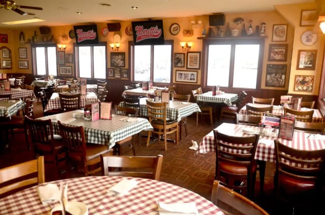 Moretti's Ristorante and Pizzeria - Fox Lake photo 2