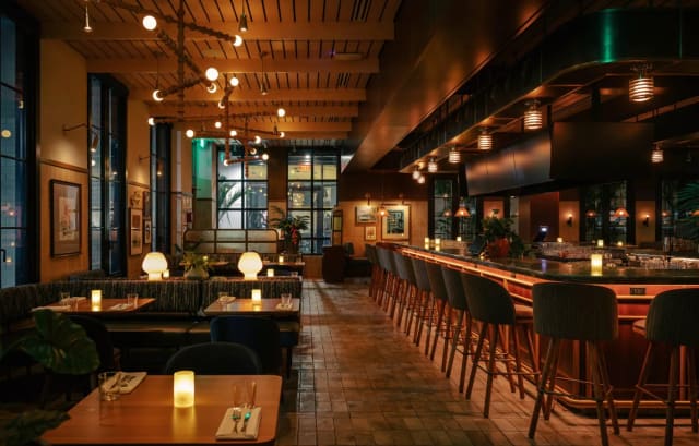 Earls Kitchen + Bar - Las Olas photo 4