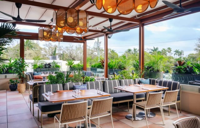 Earls Kitchen + Bar - Las Olas photo 3