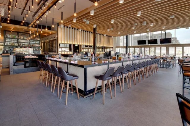Earls Kitchen + Bar - Dadeland photo 4