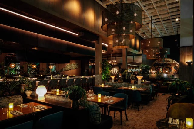 Earls Kitchen + Bar - Miami Worldcenter photo 4