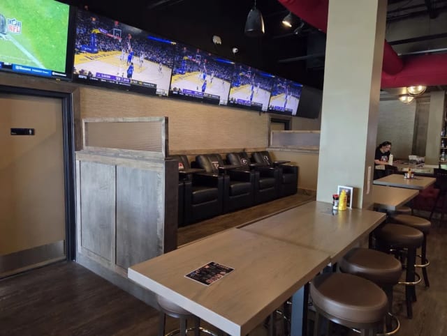 Joseph's Sport Lounge photo 4