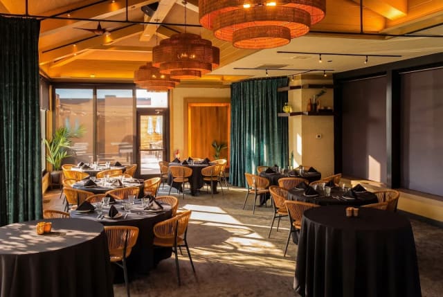 Crave American Kitchen & Sushi Bar – Edina photo 3
