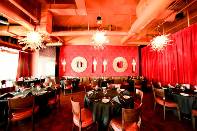 Crave American Kitchen & Sushi Bar – Minneapolis photo 4