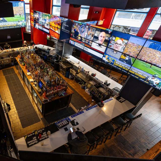 Continental Sports Lounge photo 4