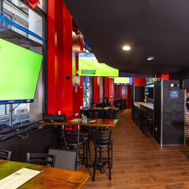Continental Sports Lounge photo 5