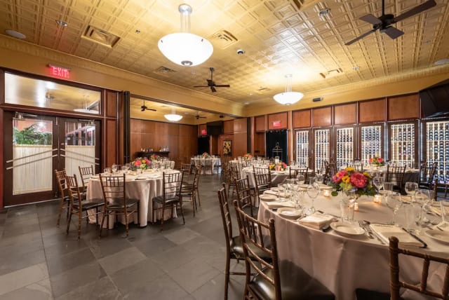 Gibsons Bar & Steakhouse Rosemont photo 2