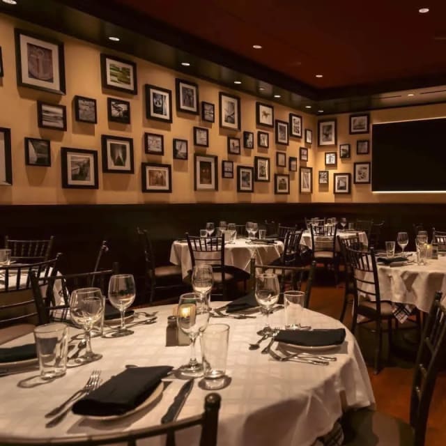 Hugo's Frog Bar & Chop House Des Plaines photo 2