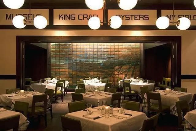 Hugo's Frog Bar & Chop House Des Plaines photo 1