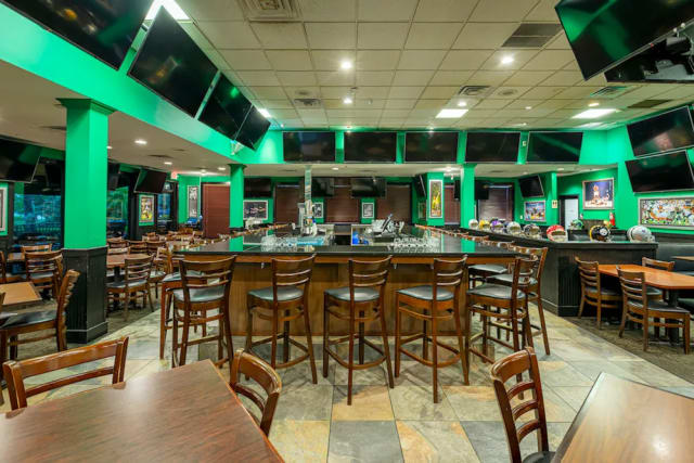 Duffy's Sports Grill on Okee & Jog photo 4