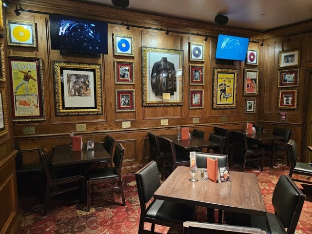Elvis Room at Hard Rock Cafe: Orlando
