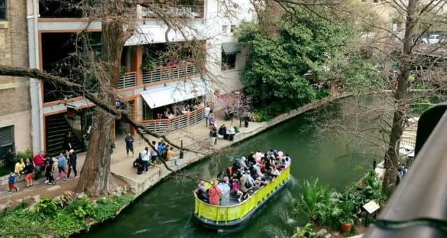 Private Dining Barges at Hard Rock Cafe: San Antonio