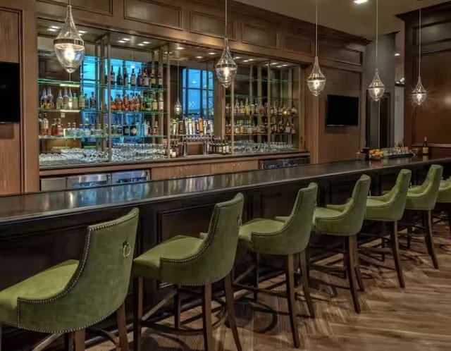 Harth Lounge at Hilton Nashville Green Hills: Härth Restaurant and Skybar