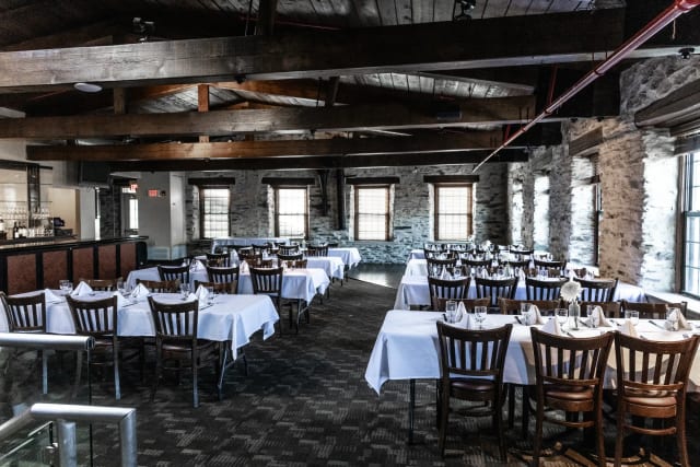 Riverview Room at River Falls Restaurant