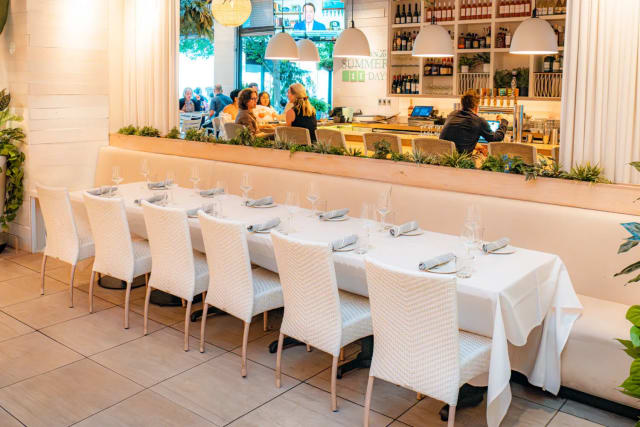 Banquette Tables at Summer House North Bethesda