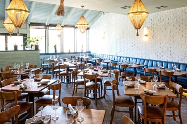 Full Dining Room at The Falls