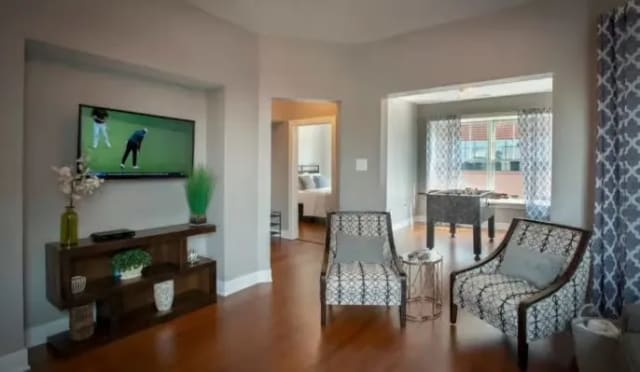 Private 3-Bedroom Wrigleyville Inn at The Skylight Room at Rizzo's