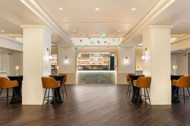 Tiffany Lounge at Tiffany Glass Space