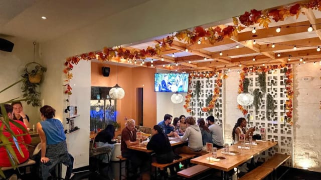 D.C. bars and restaurants that welcome big groups with no extra charges