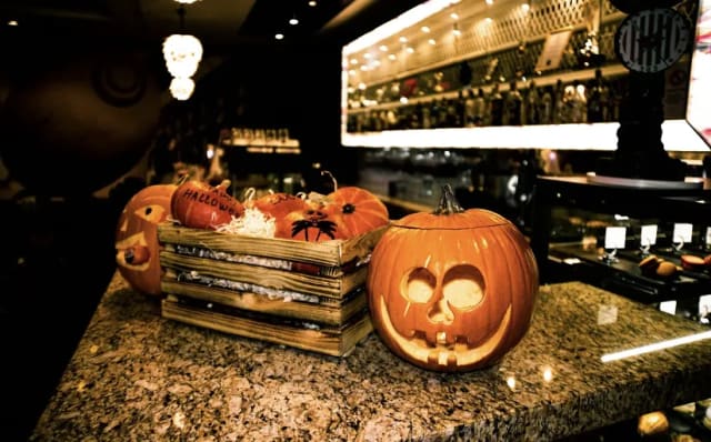 How to Plan the Ultimate Halloween Party with RestauRent