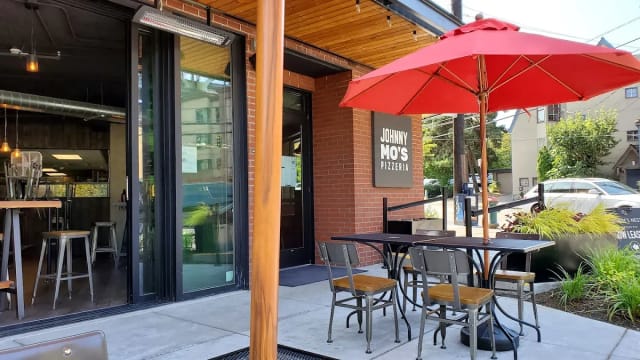 Johnny Mo's Pizzeria - Eastlake photo 3