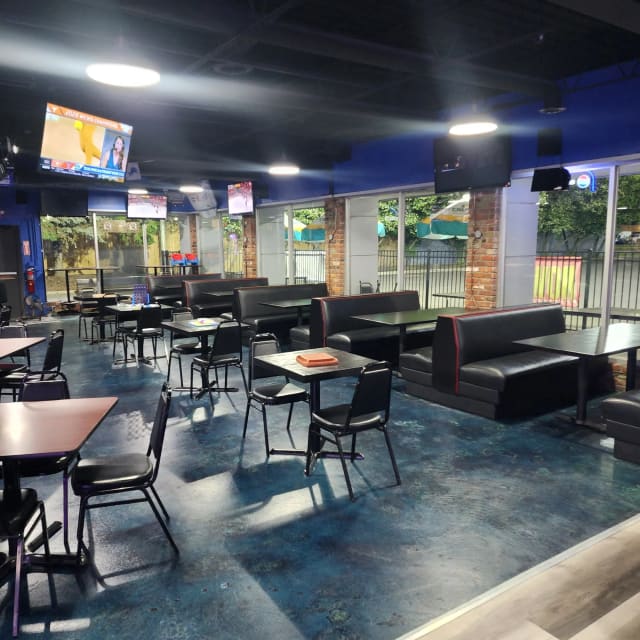 Pick 6 sports bar & grill photo 4