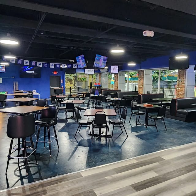 Pick 6 sports bar & grill photo 5