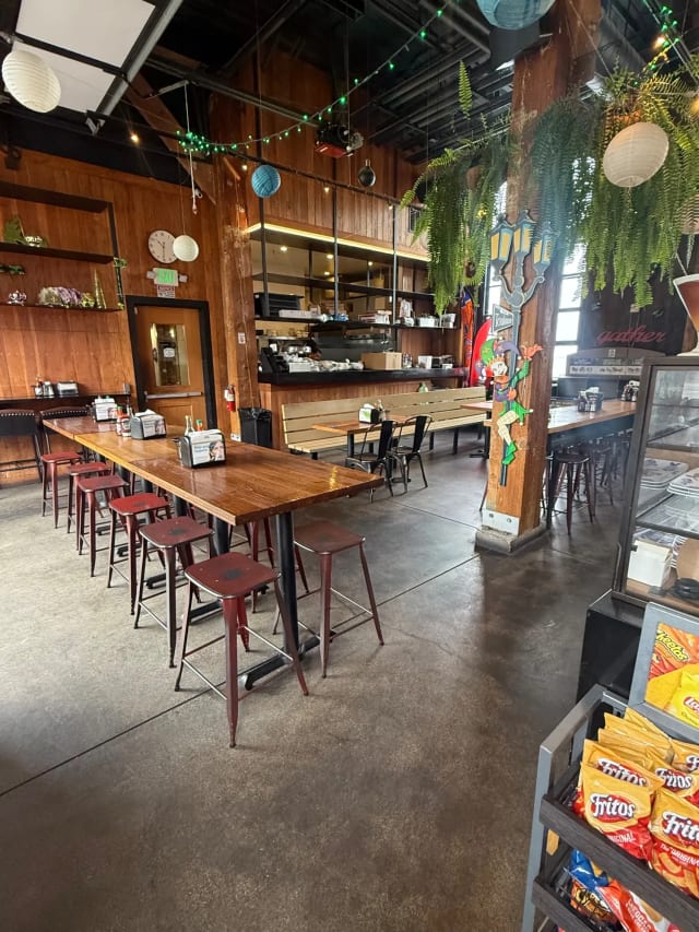 Dining Room at Queen’s Louisiana Po-boy Cafe