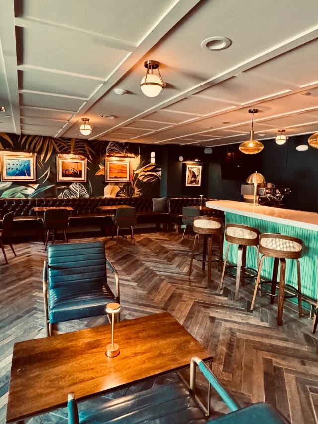 Offshore Lounge photo 4