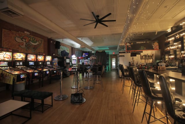 1Up Arcade Bar - Farmington photo 3