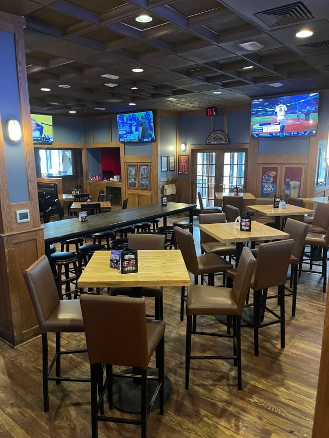 Fox & Hound Bar & Grill photo 3