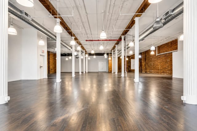 Retail Storefront For Rent photo 4