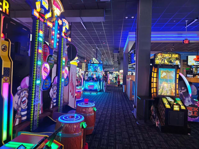Dave & Buster's - Lynnwood, WA photo 1