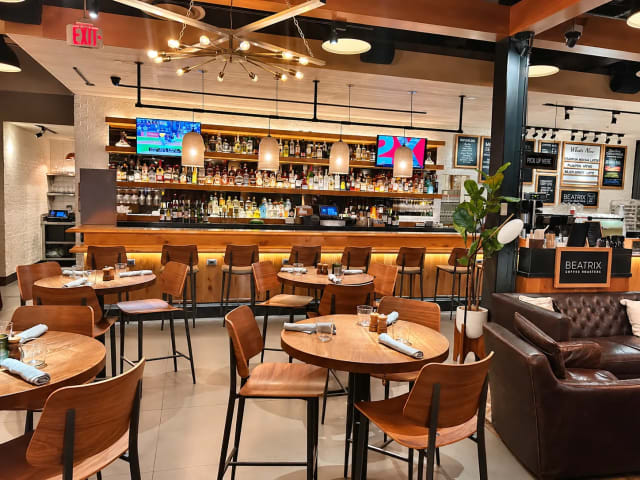 Main Bar at Beatrix Oak Brook