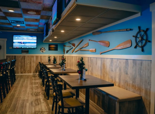 Riptides cocktail and grill photo 2