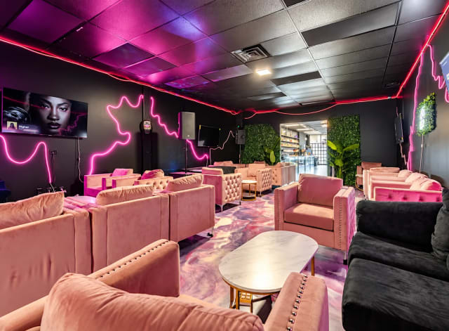Vivid Smoke & Lounge Orlando photo 1