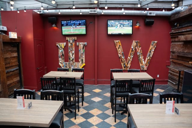 Winnie's Sports Bar & Grill photo 3