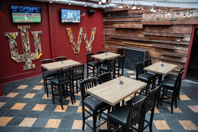 Winnie's Sports Bar & Grill photo 2
